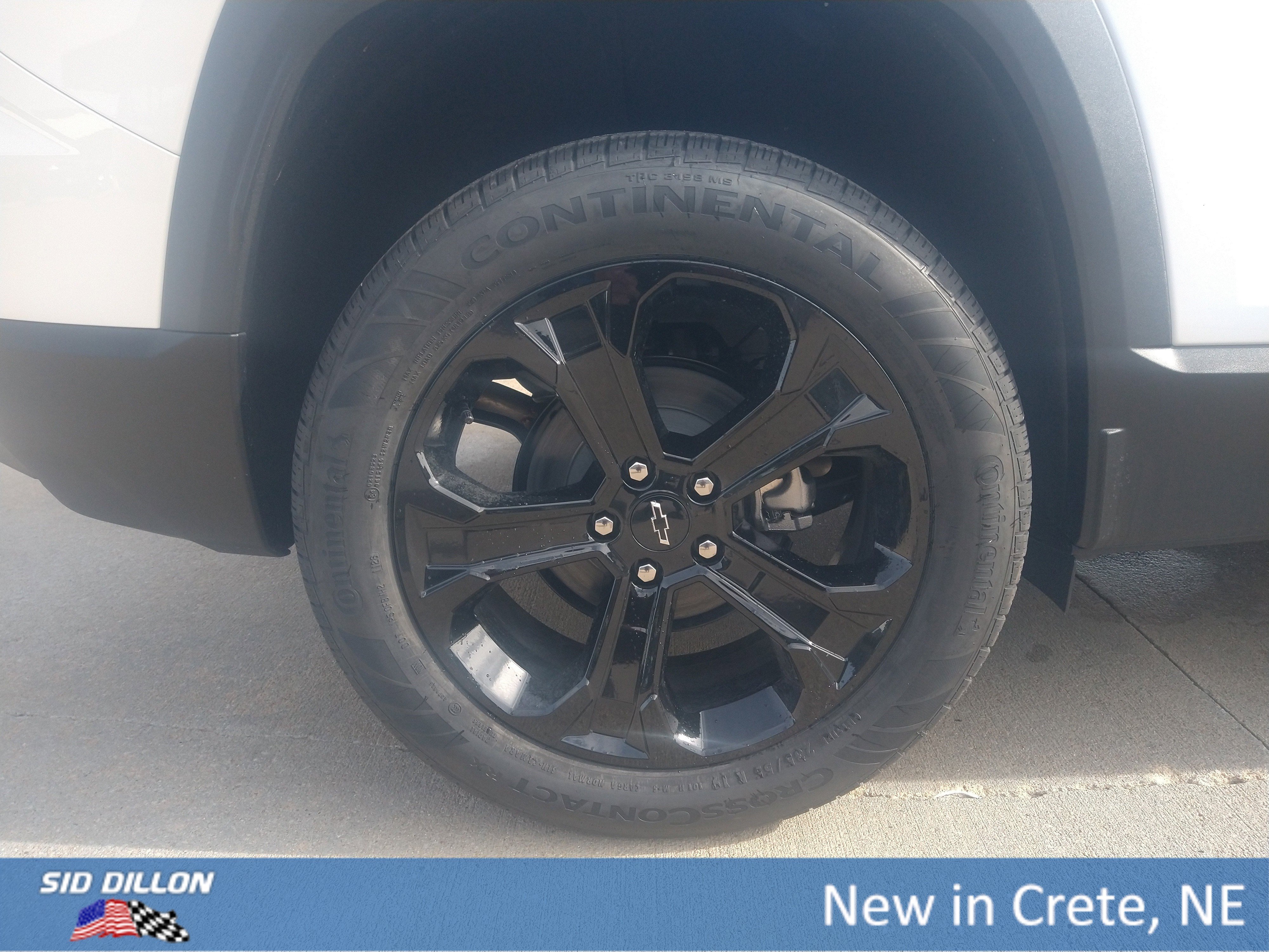 New 2026 Summit White Chevrolet LT image 10