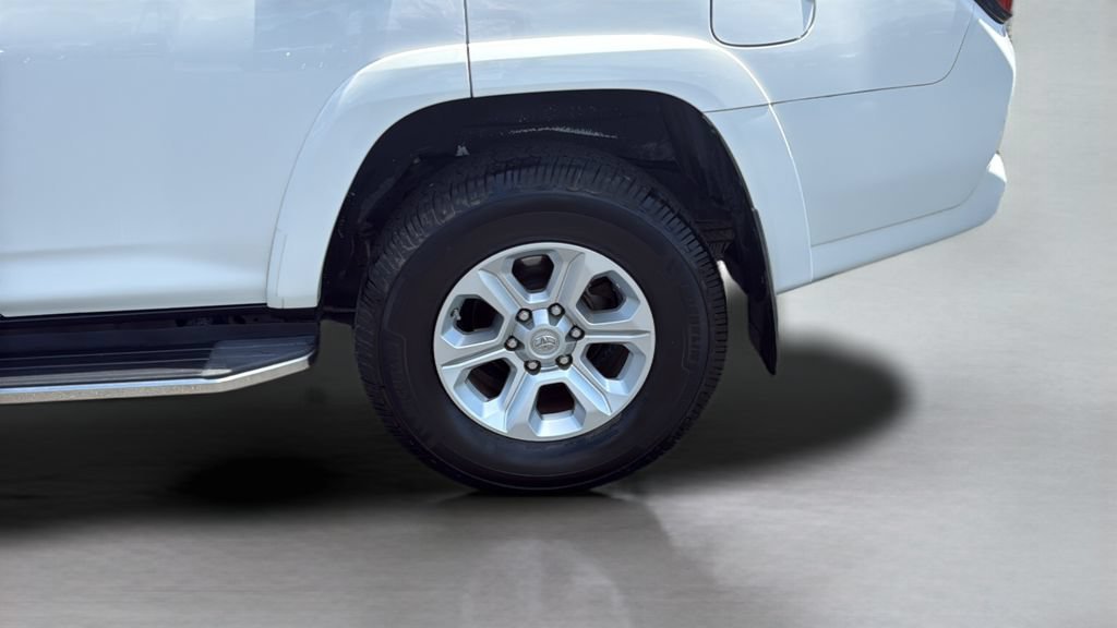Used 2019 White Toyota SR5 image 18