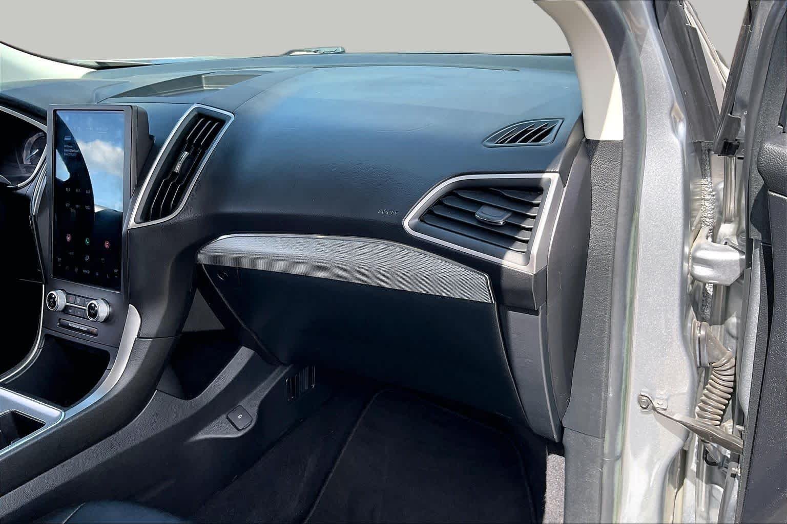Used 2021 Iconic Silver Ford SEL image 18