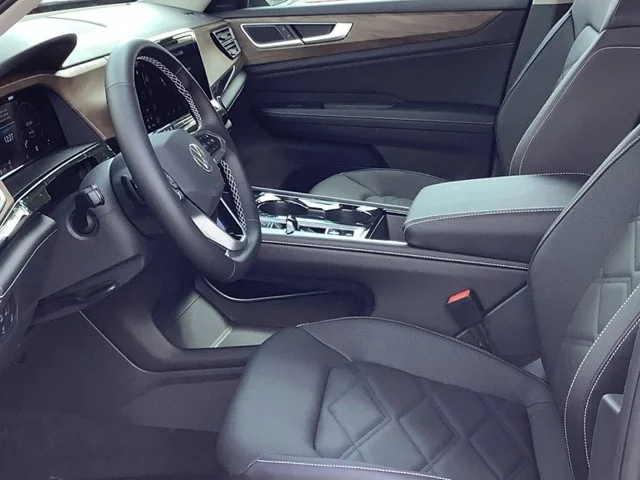 New 2026 Pure Gray Volkswagen 2.0T SE W/TECHNOLOGY image 22