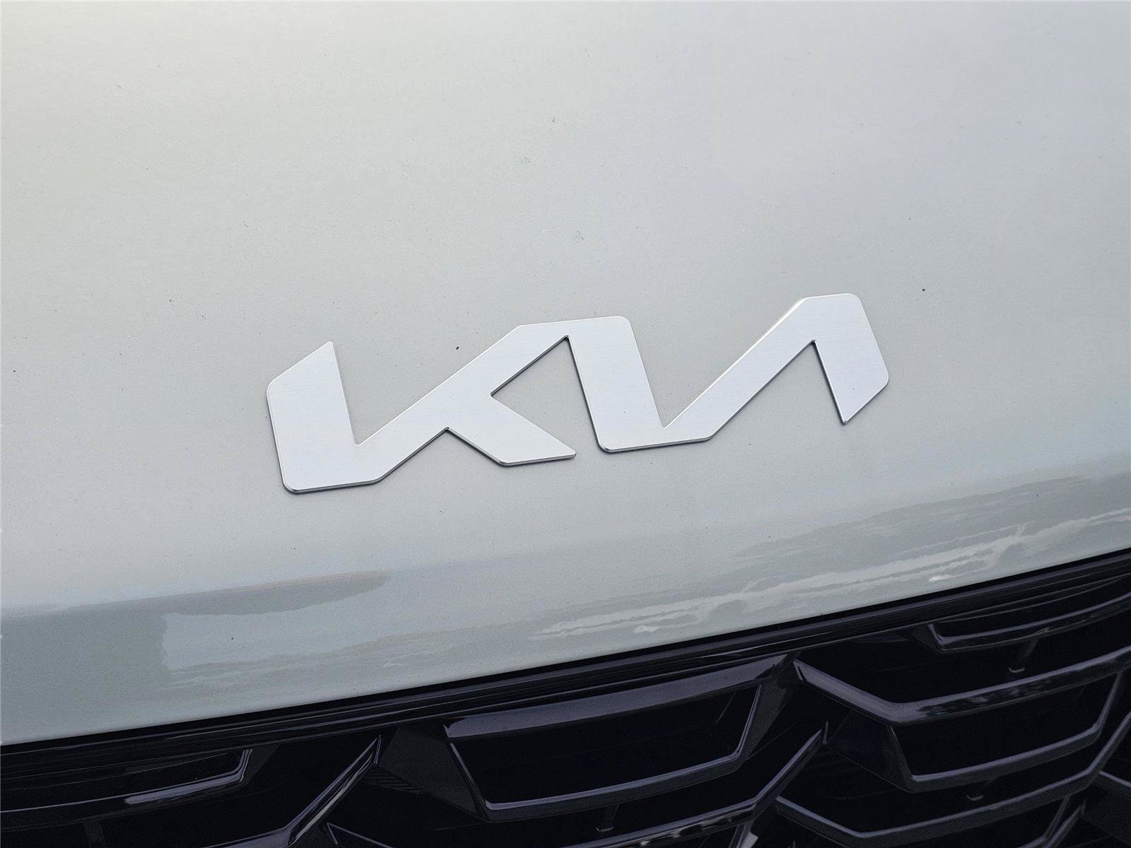New 2026 Ivory Silver Kia S image 4
