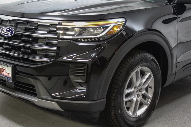 New 2027 Agate Black Metallic Ford Active image 4