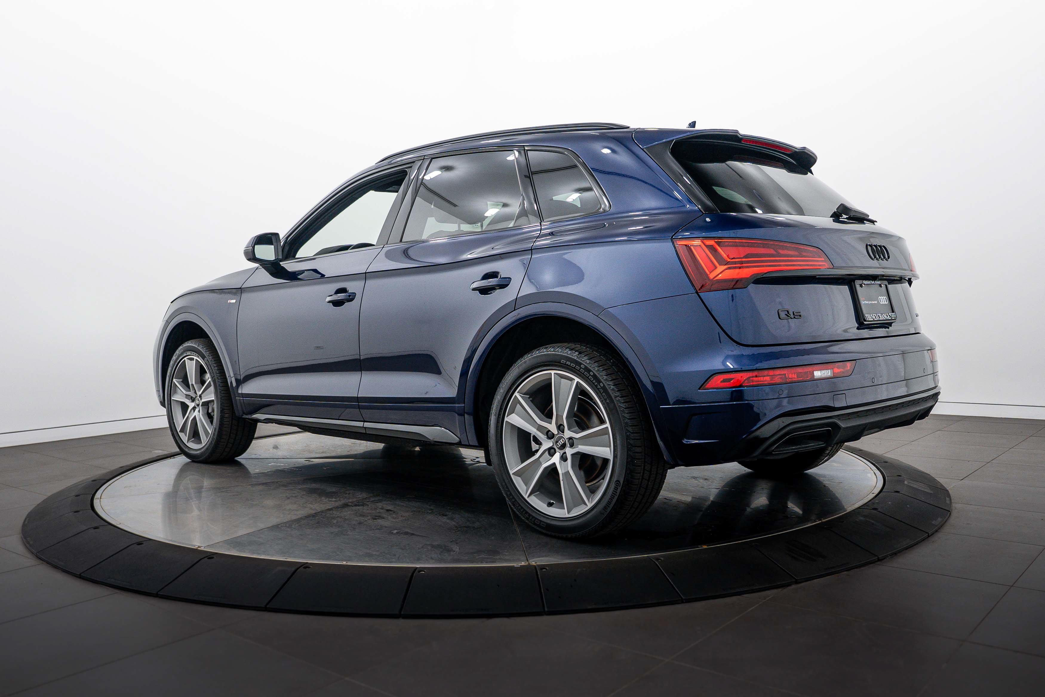 Certified Used 2025 Navarra Blue Metallic Audi S line Premium image 5