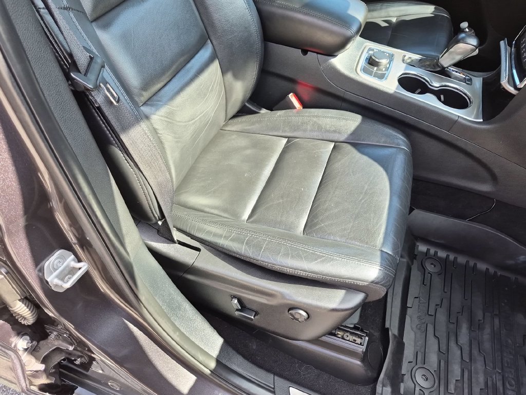 Used 2020 Gray Jeep Limited image 28
