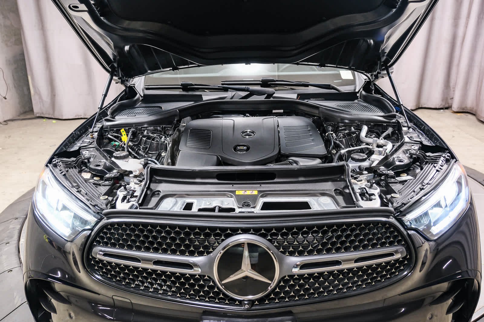 Certified Used 2025 Graphite Grey Metallic Mercedes-Benz GLC 350e image 32