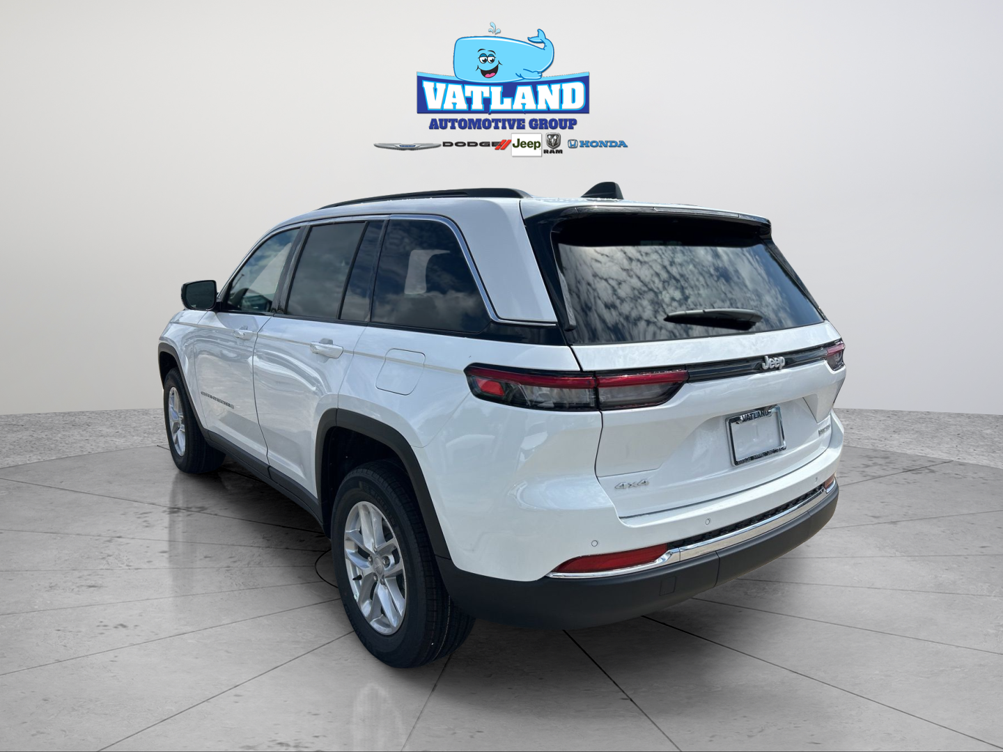 New 2026 Bright White Clear-Coat Exterior Paint Jeep Laredo image 3