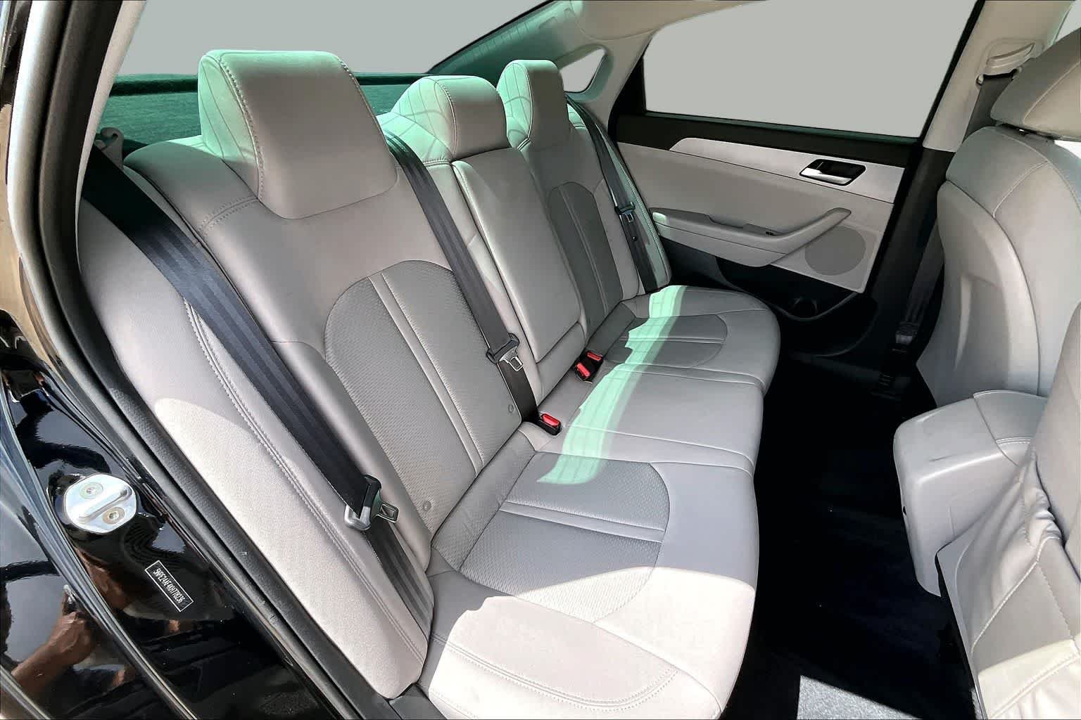 Used 2019 Phantom Black Hyundai SE image 18
