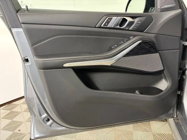 Used 2024 Skyscraper Grey Metallic BMW xDrive40i image 10