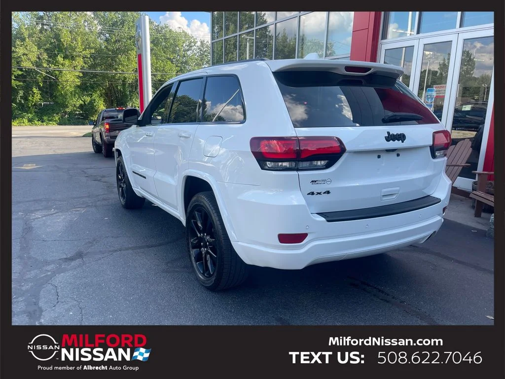 Used 2022 White Jeep Laredo X image 3