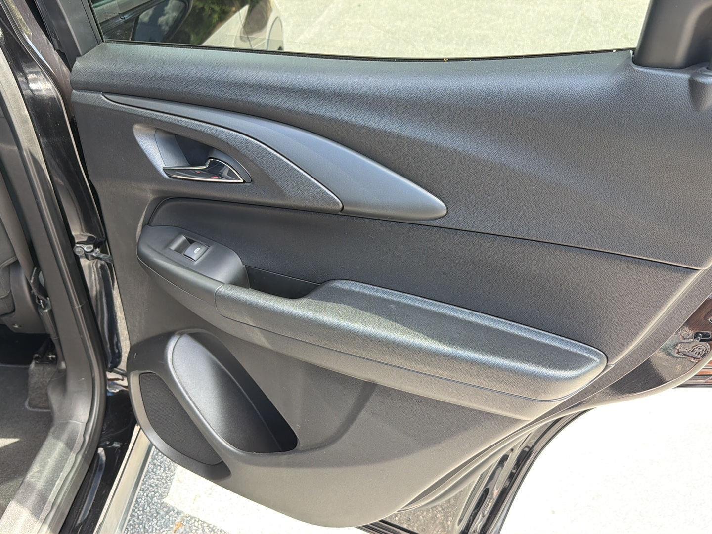 Used 2025 Mosaic Black Metallic Chevrolet LT image 15