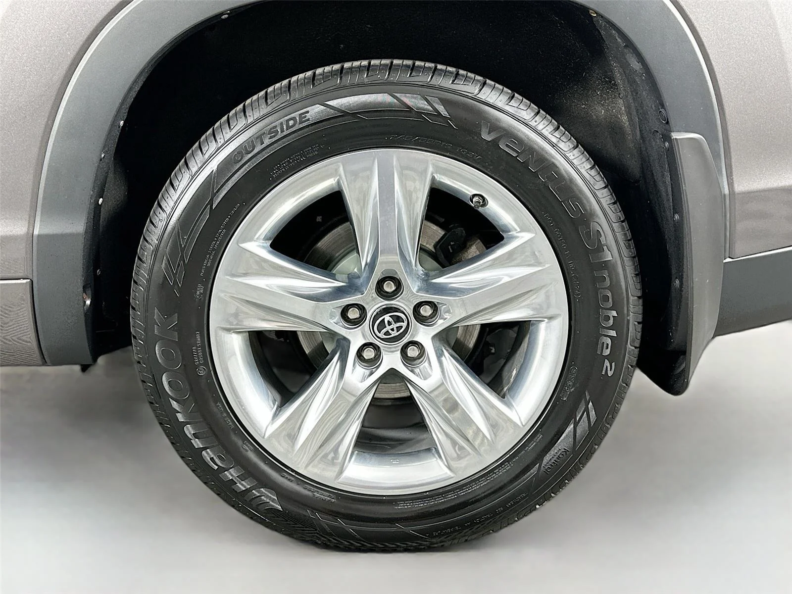 Used 2017 Predawn Gray Mica Toyota Limited image 32
