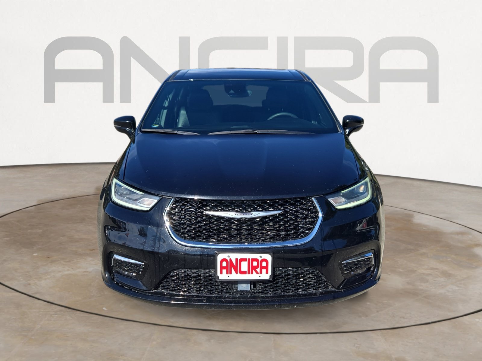 Used 2025 Diamond Black Crystal Pearlcoat Chrysler Select image 5
