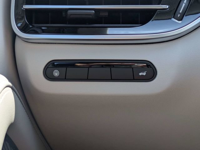 New 2027 RADIANT WHITE INFINITI Pure FWD image 26