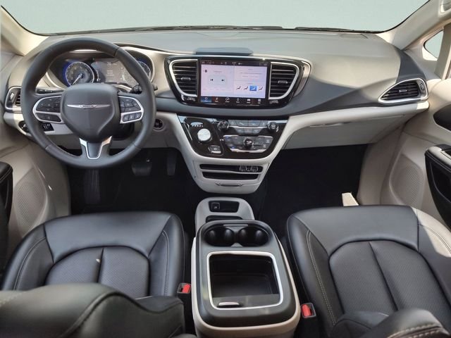 Used 2024 Silver Chrysler Touring L image 24