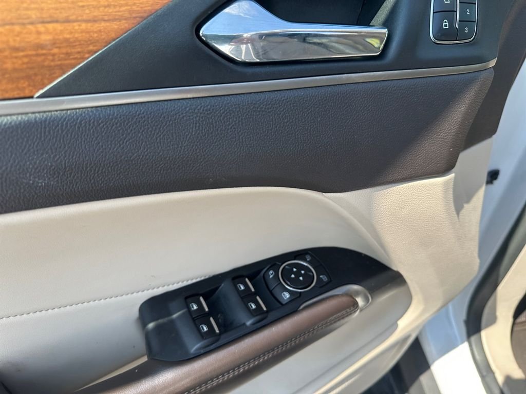 Used 2017 White Lincoln Select image 30