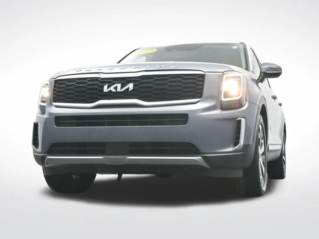 Used 2022 Everlasting Silver Kia S image 33