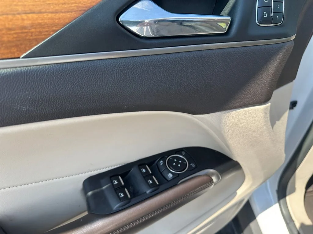 Used 2017 White Lincoln Select image 30