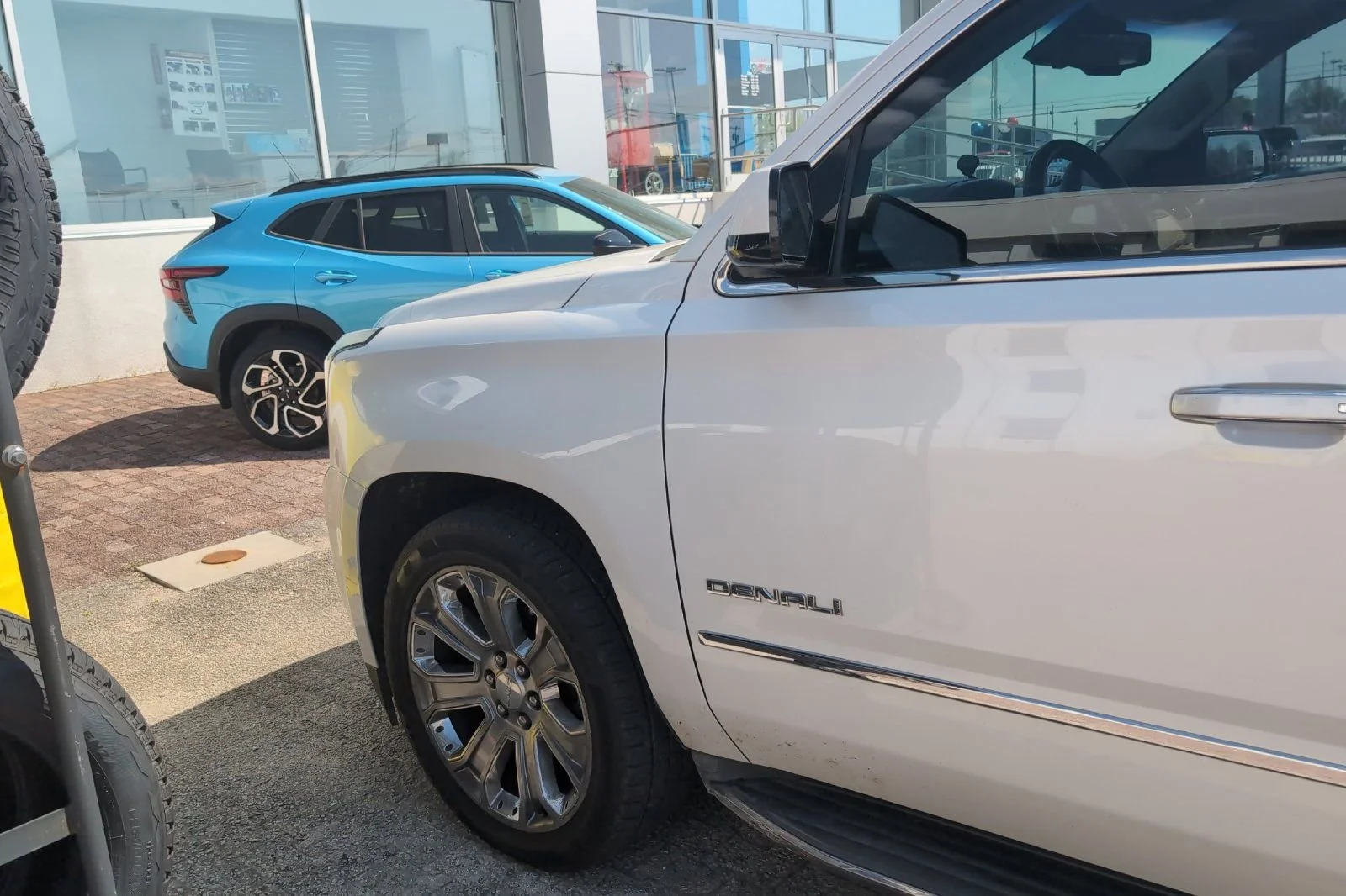 Used 2016 WHITE FROST TRICOAT GMC Denali image 8