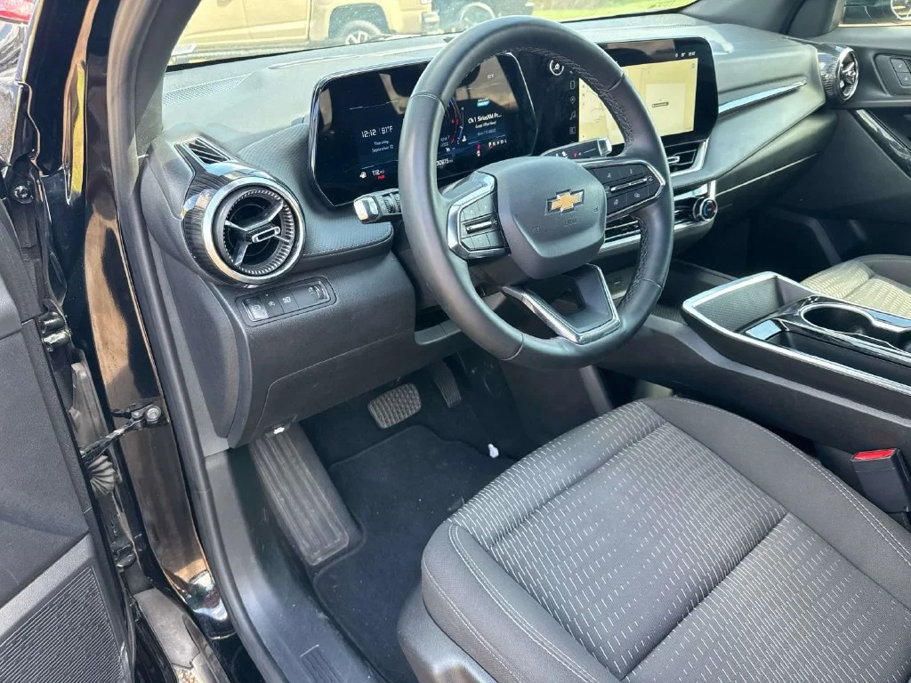 Used 2025 Black Chevrolet LT image 26