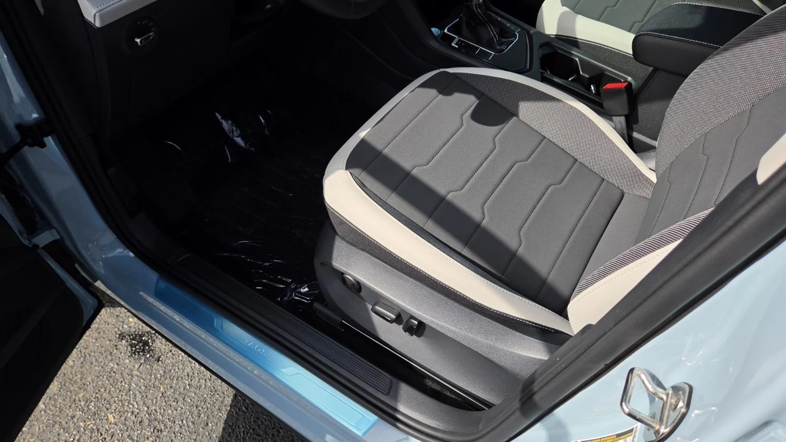 New 2026 Monument Gray Volkswagen SE image 21
