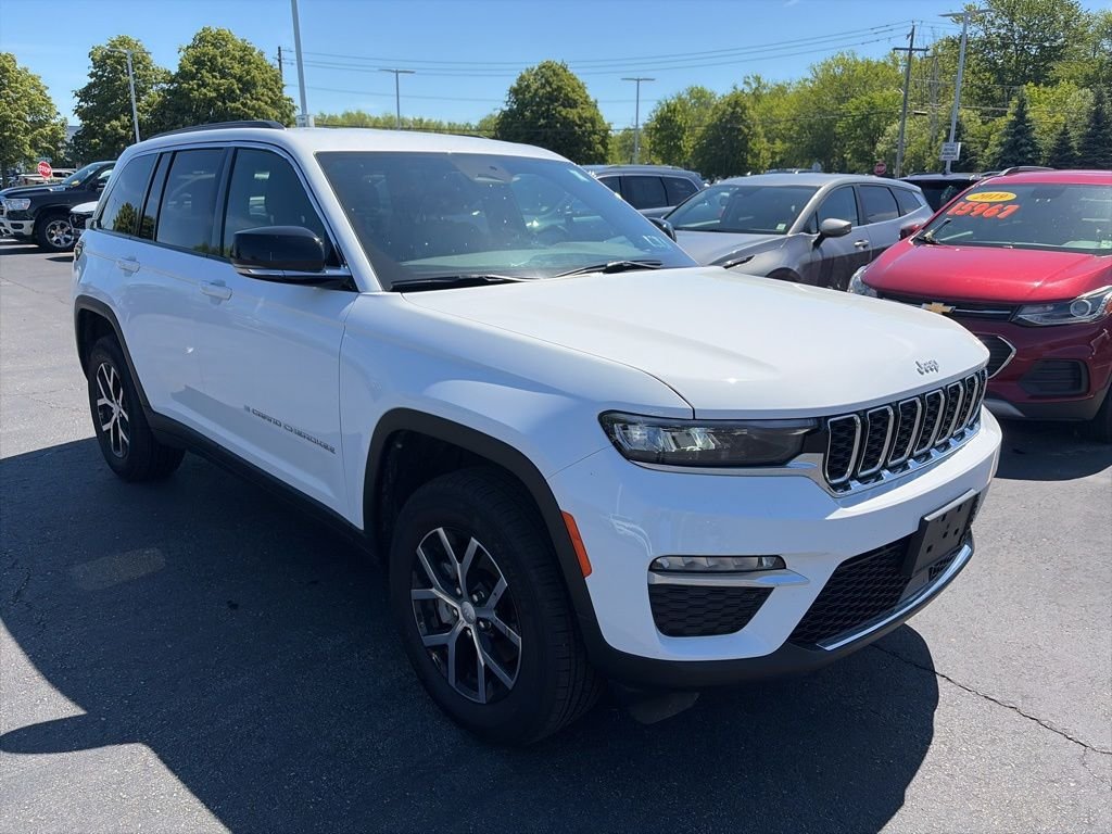 Used 2025 White Jeep Limited image 3