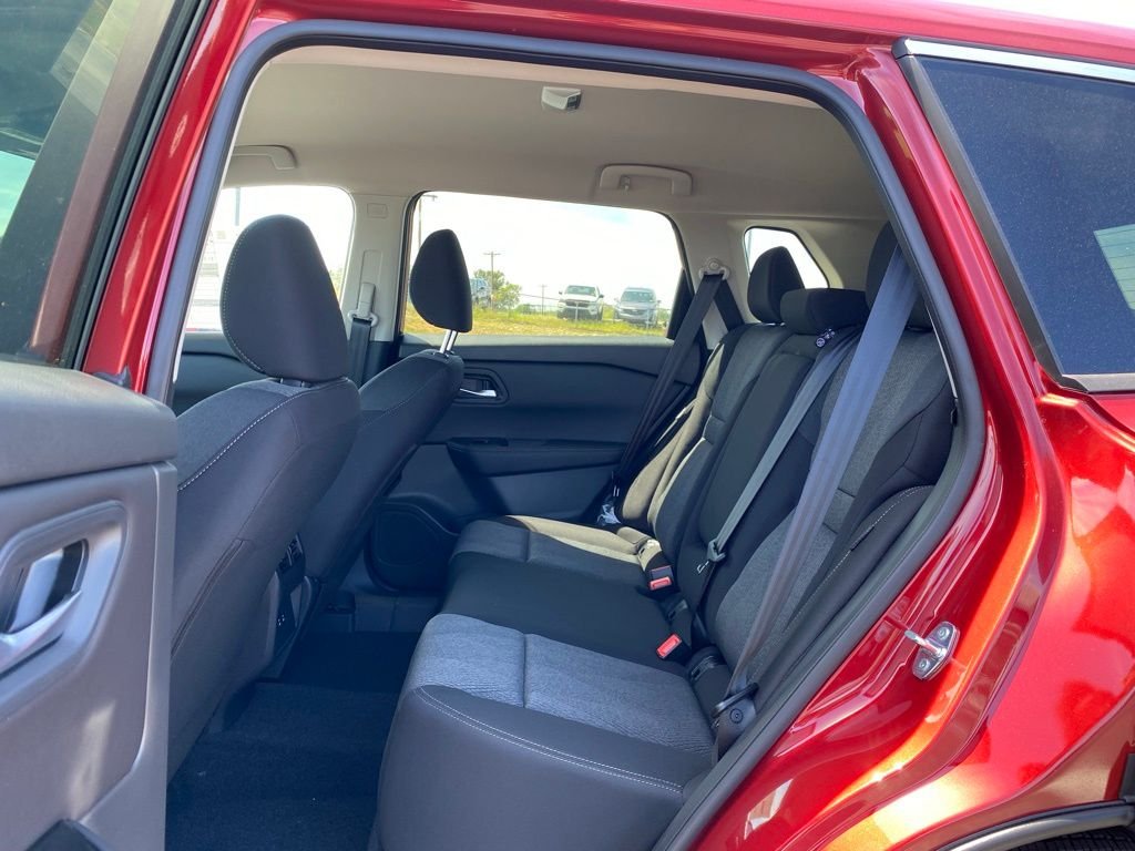 2026 Nissan Rogue SV - Photo 14