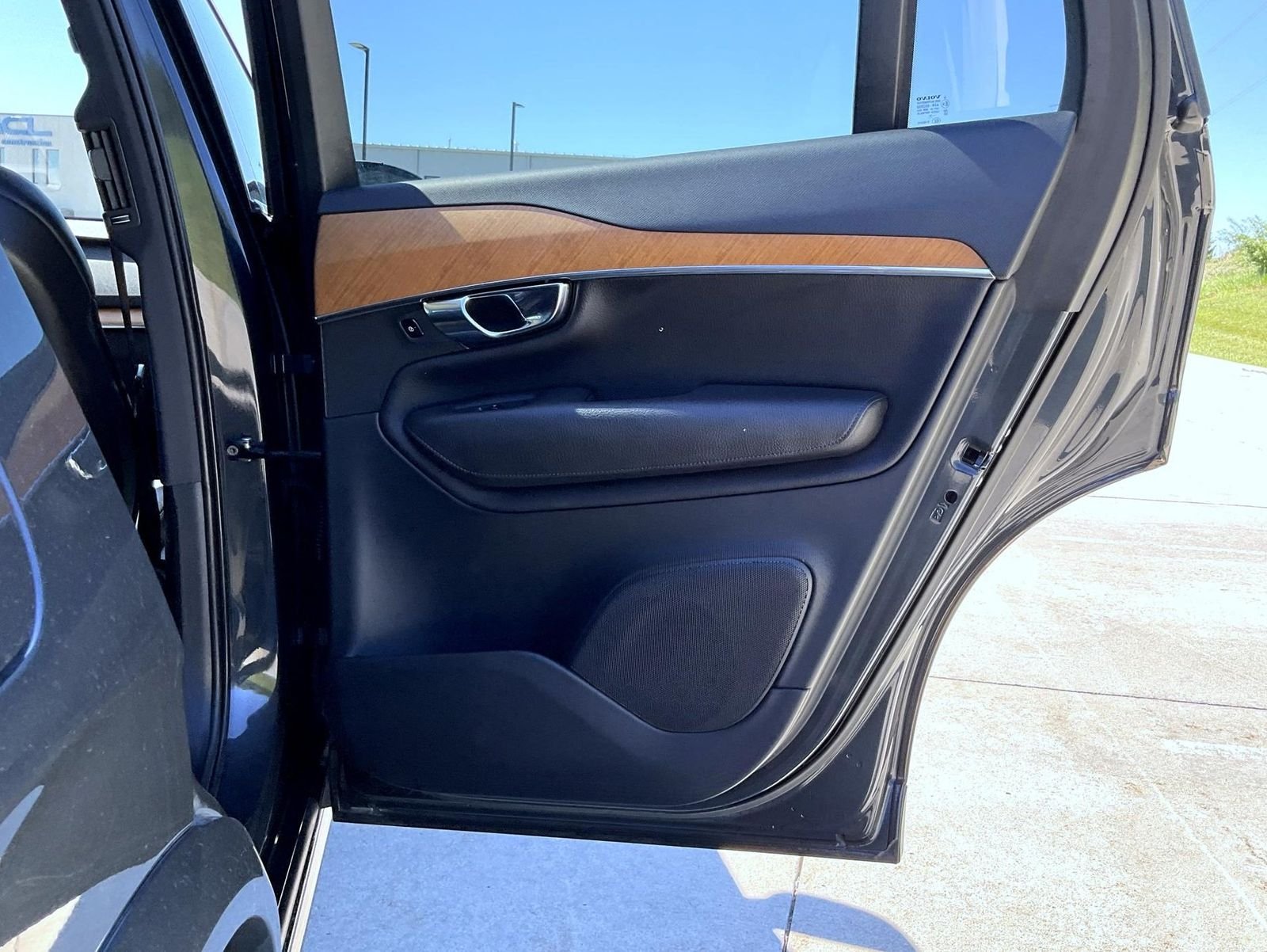 Used 2021 Gray Volvo T6 Momentum image 18