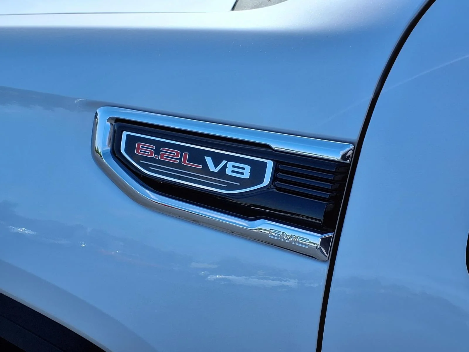Used 2019 White GMC Denali image 18