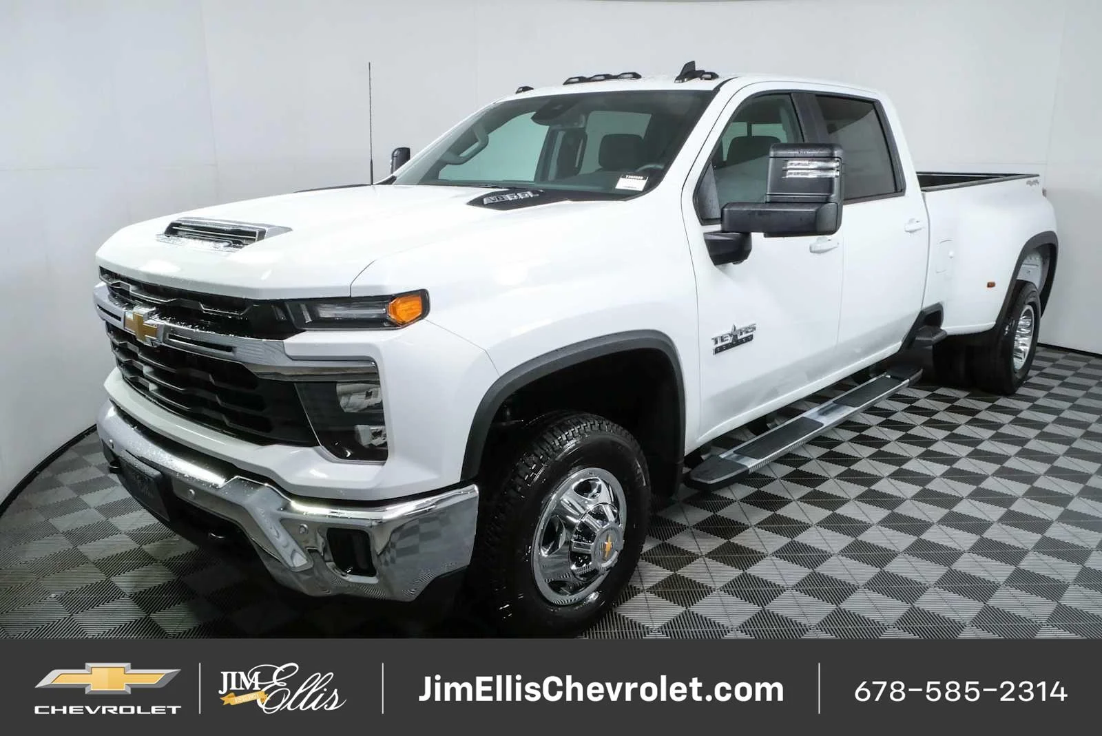 New 2026 Summit White Chevrolet LT DRW image 24