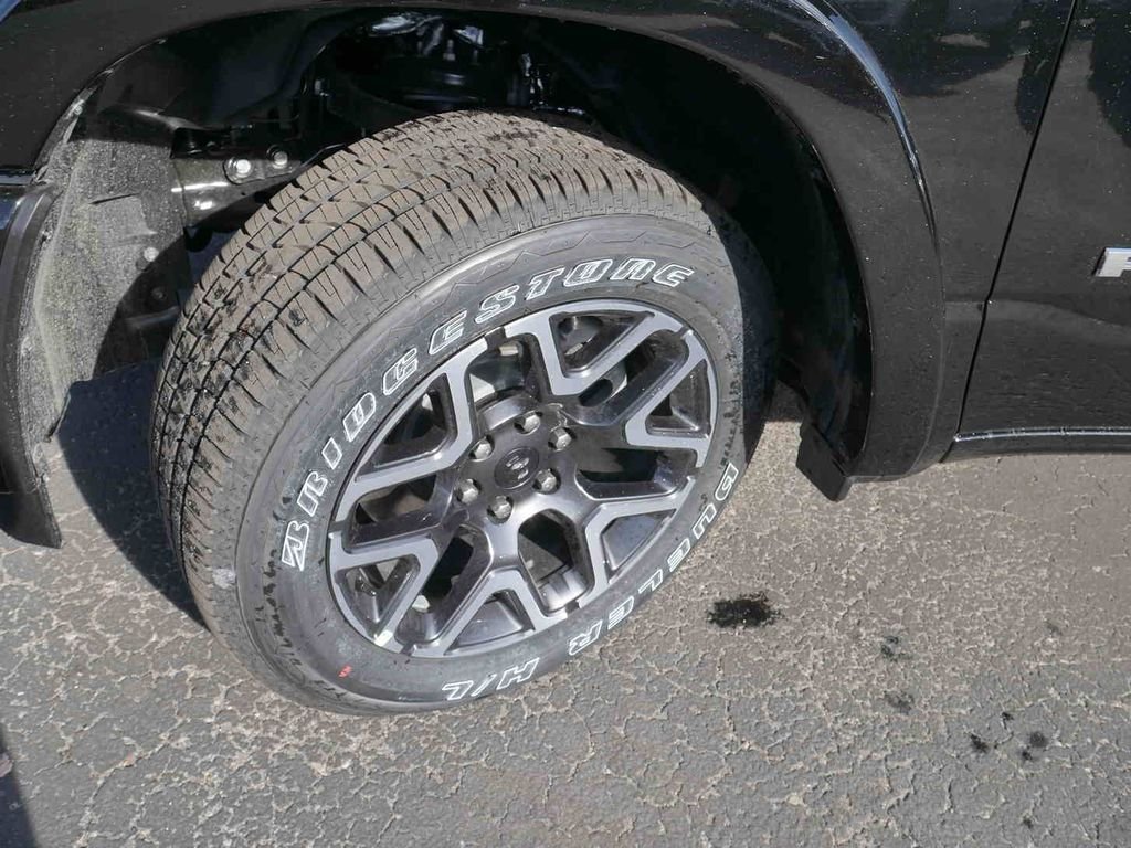 New 2026 Diamond Black Crystal Pearl-Coat Exterior Paint RAM LARAMIE image 14