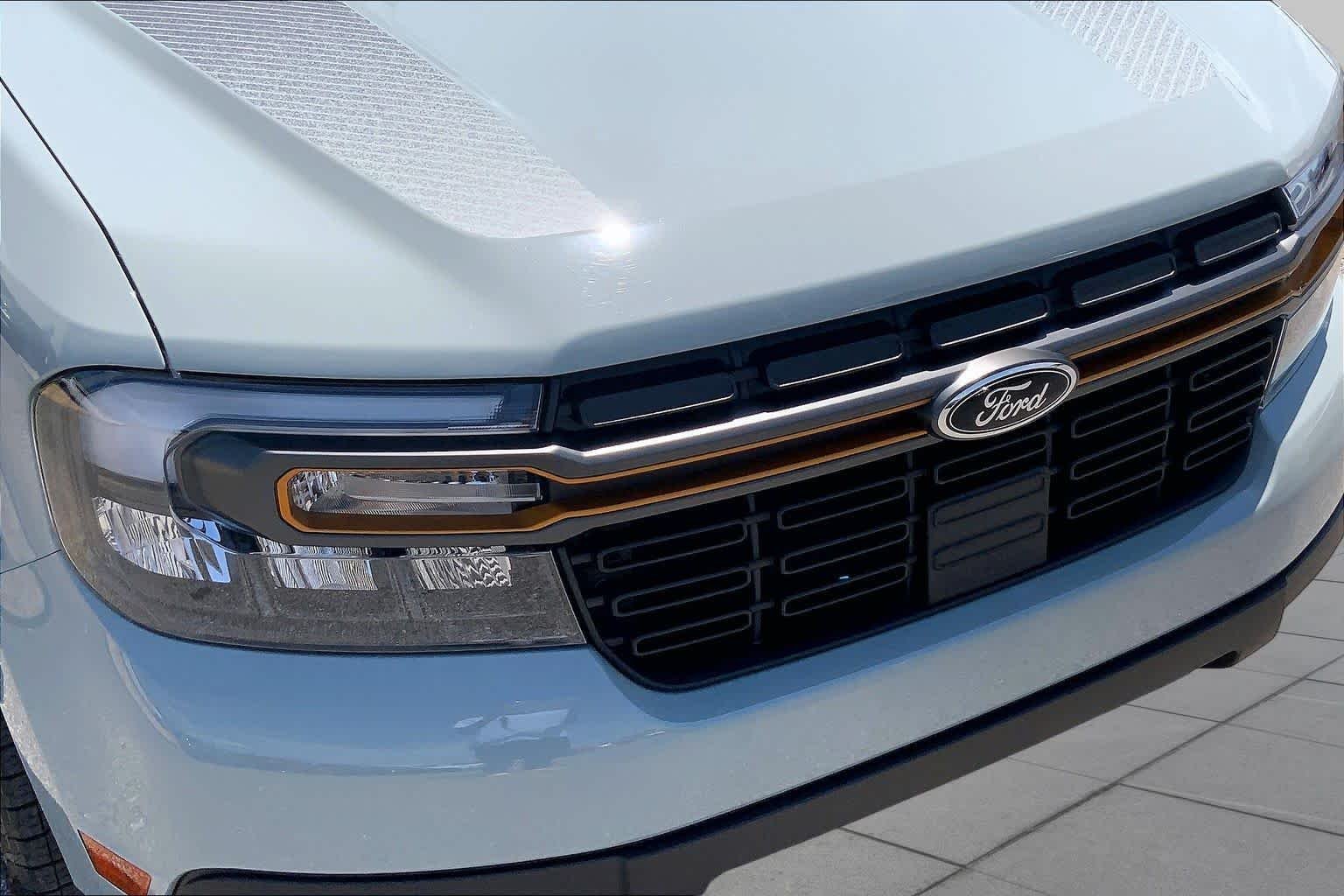 Used 2024 Cactus Gray Ford LARIAT Advanced image 30
