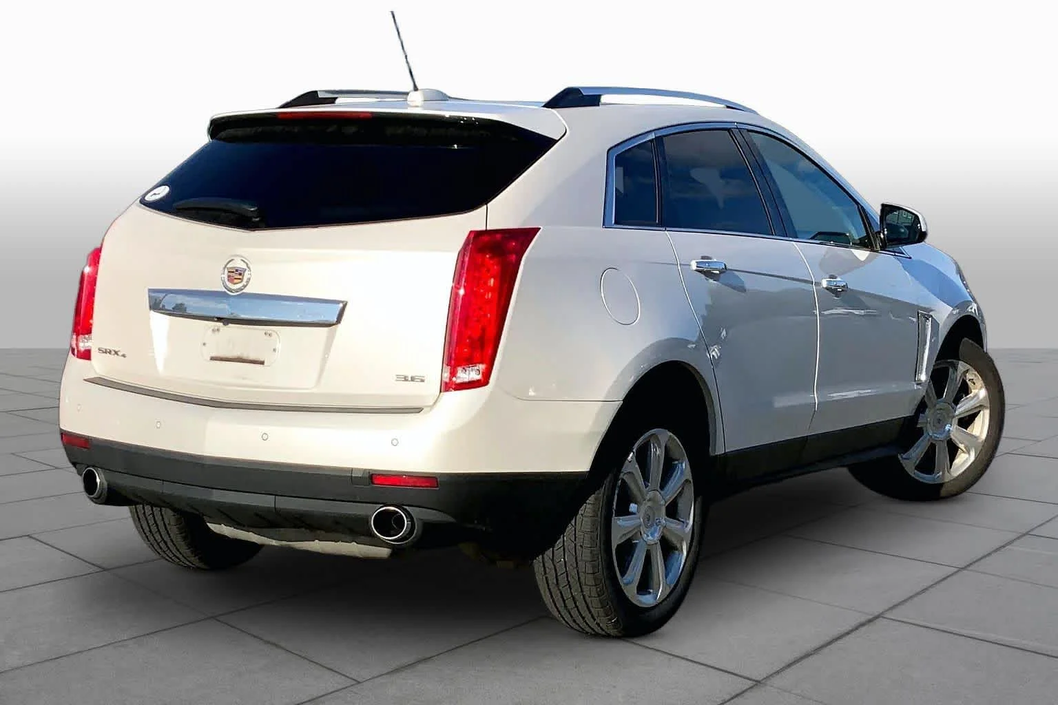 Used 2015 Platinum Ice Tricoat Cadillac Performance Collection image 13