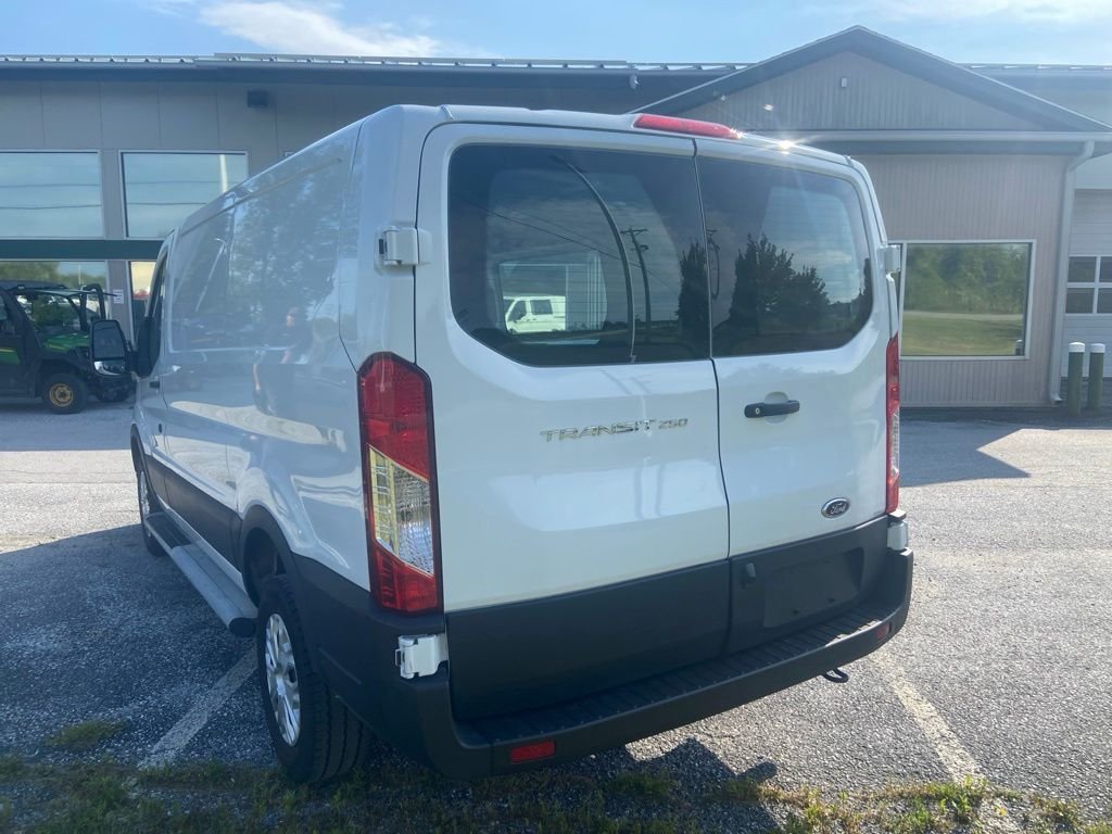 Used 2025 Oxford White Ford Base image 4