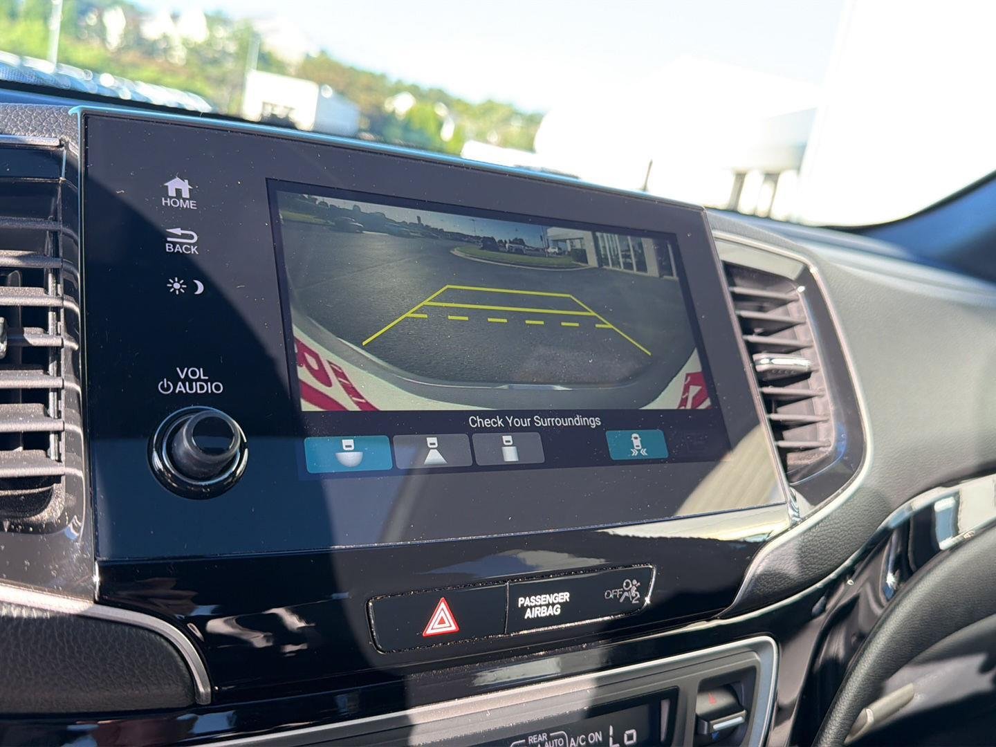Used 2021 Lunar Silver Metallic Honda Touring image 27