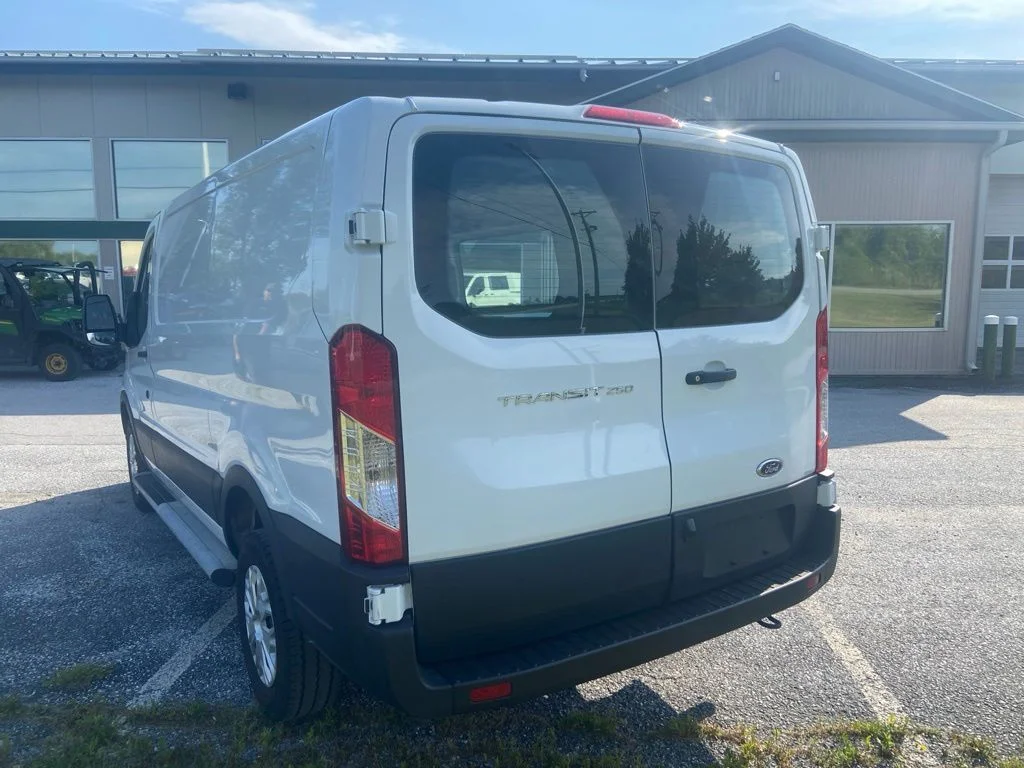 Used 2025 Oxford White Ford Base image 4
