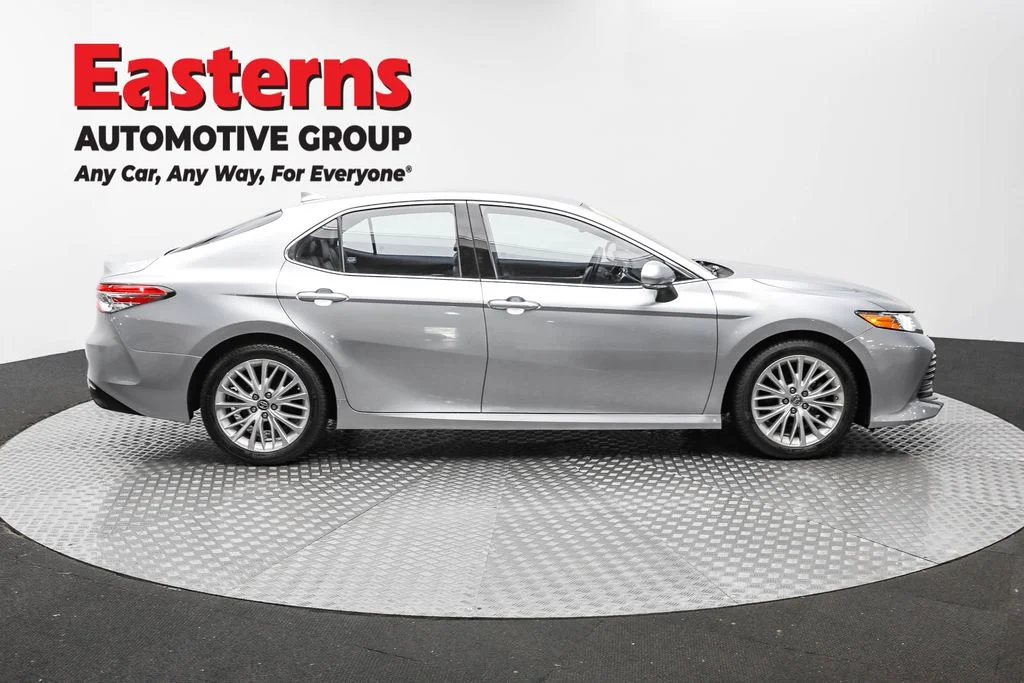 Used 2019 Silver Toyota XLE image 4