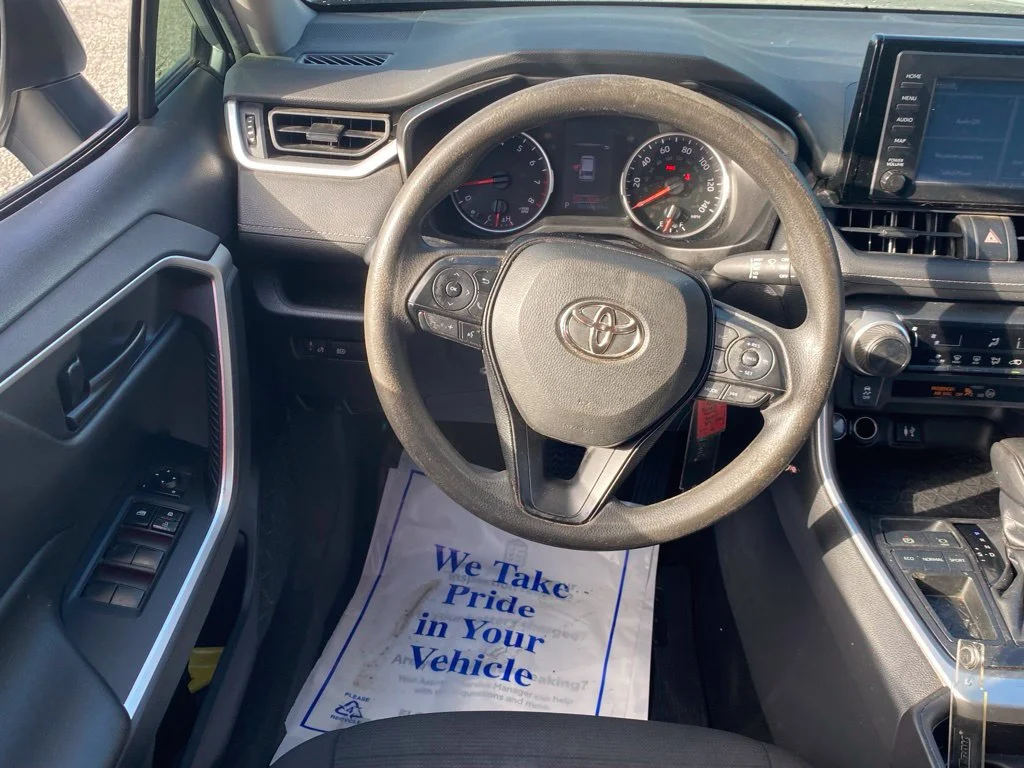 Used 2019 Silver Toyota LE image 10
