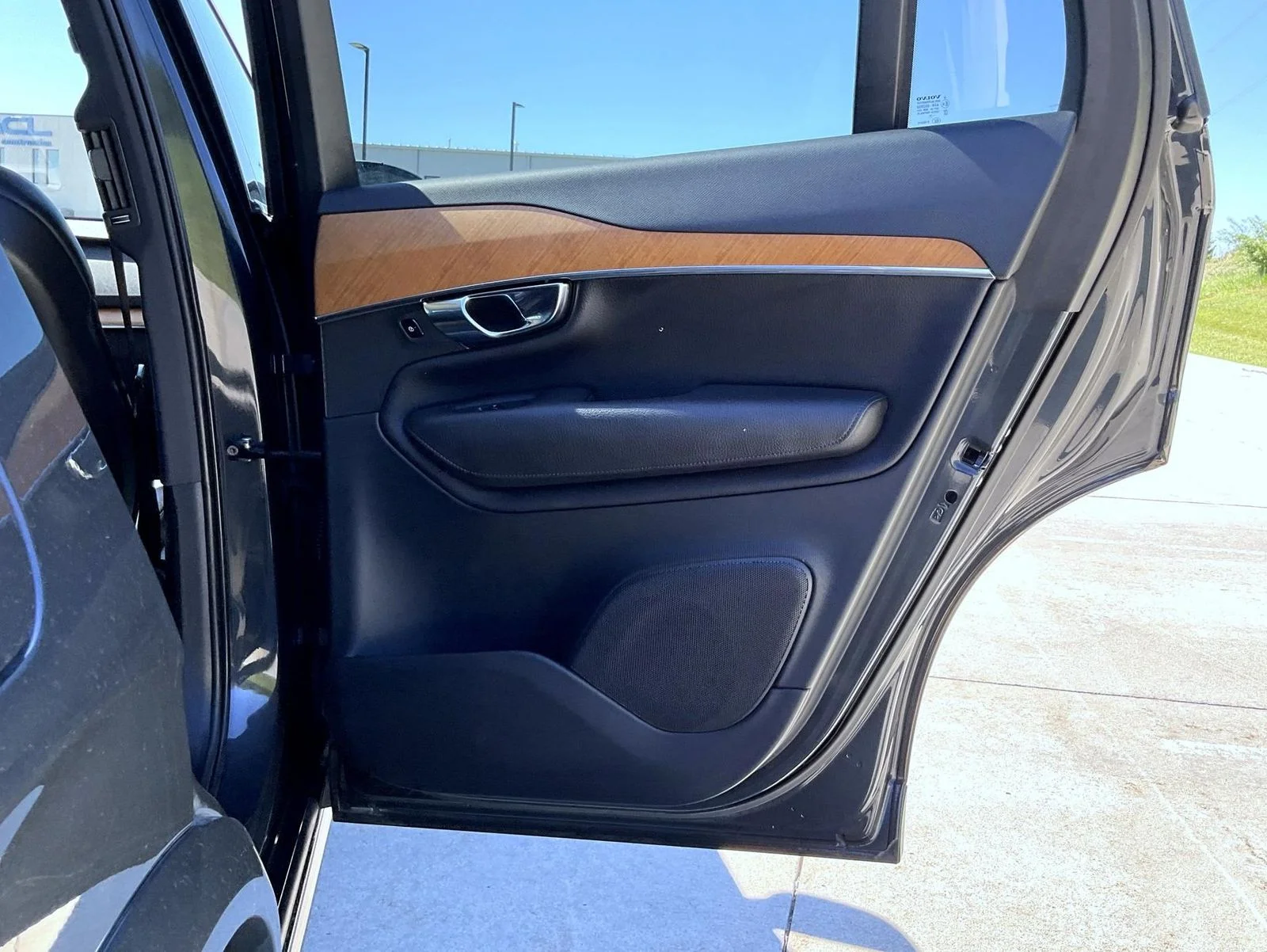 Used 2021 Gray Volvo T6 Momentum image 18