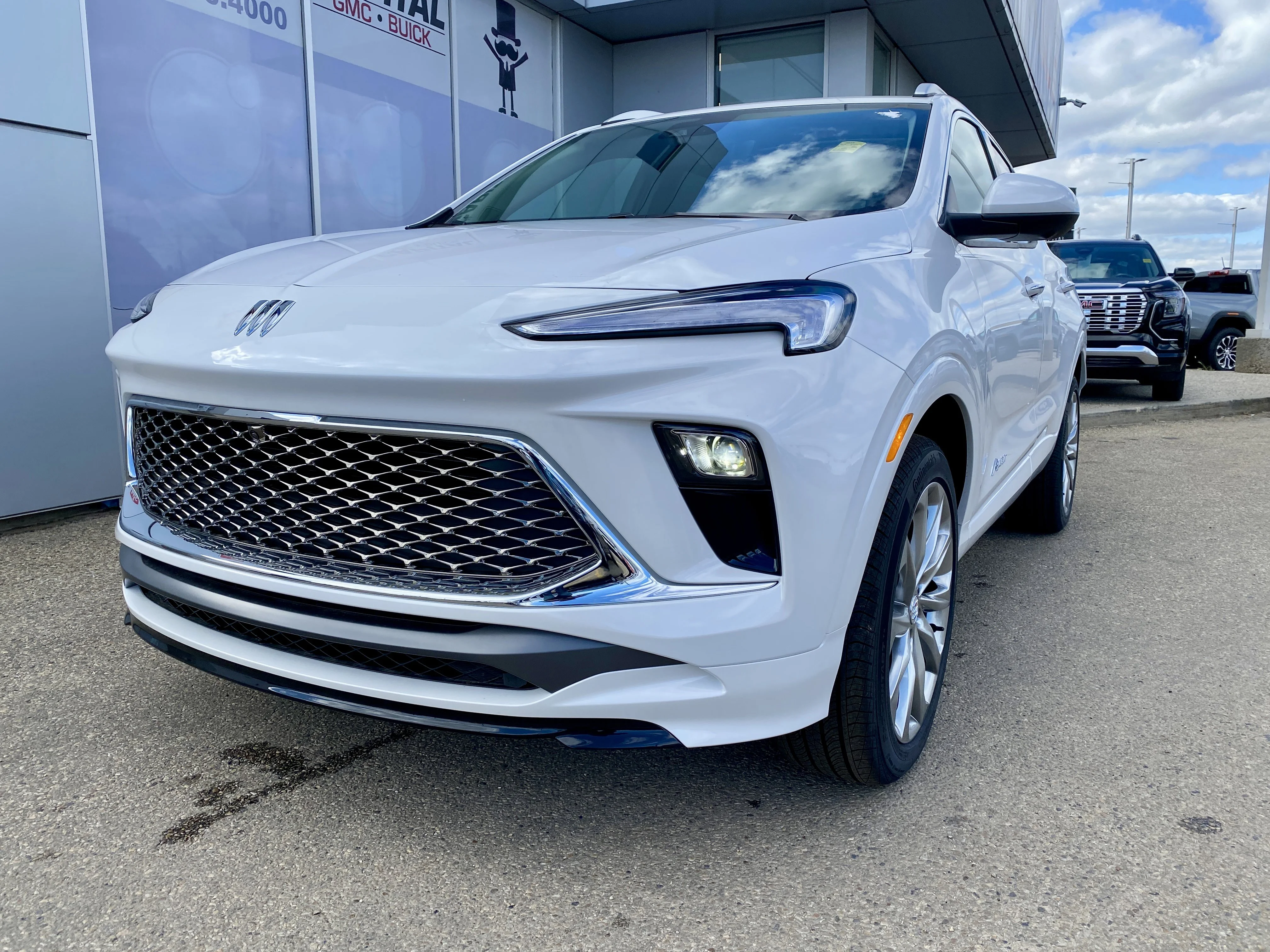 New 2026 WHITE FROST TRICOAT Buick Avenir image 2
