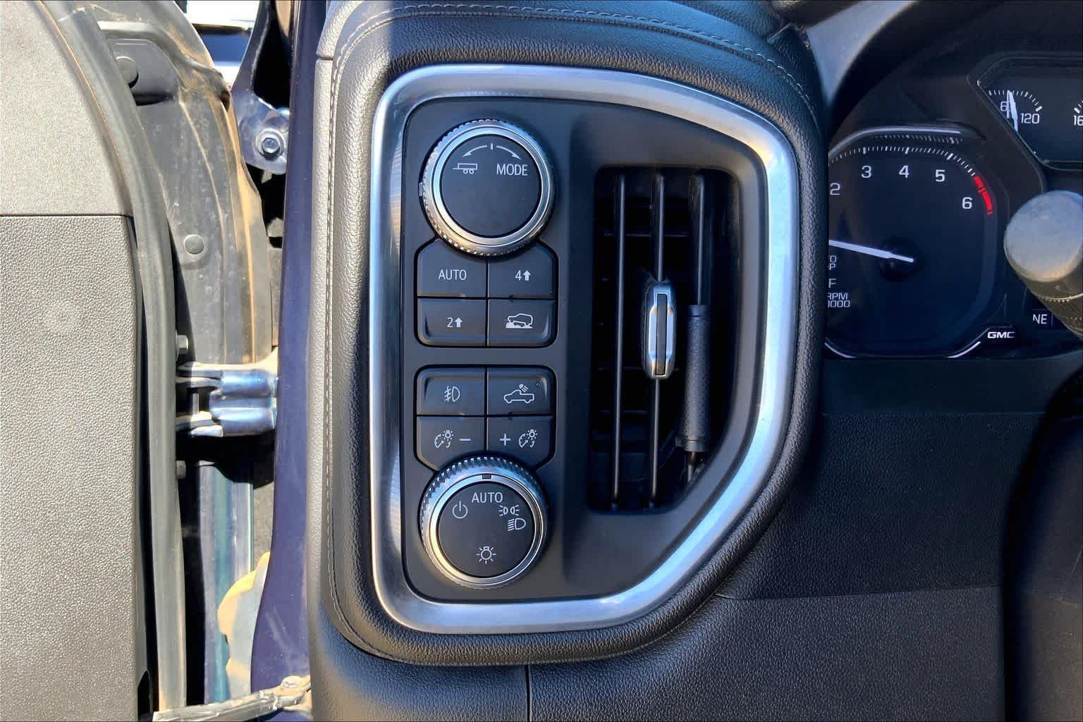 Used 2021 Pacific Blue Metallic GMC Elevation image 32