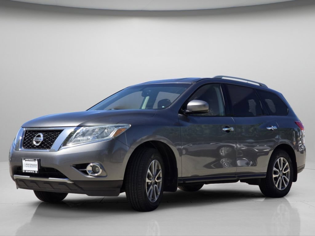 Used 2016 Gun Metallic Nissan SV image 17