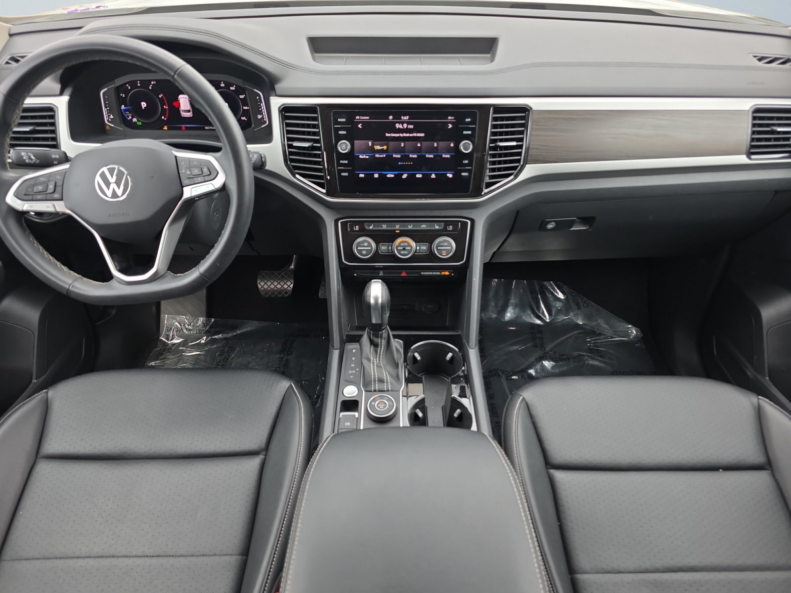 Used 2022 Pure White Volkswagen 3.6L V6 SE w/Technology image 10