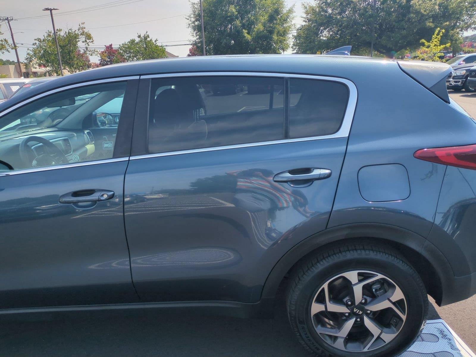 Used 2020 Pacific Blue Kia LX image 29