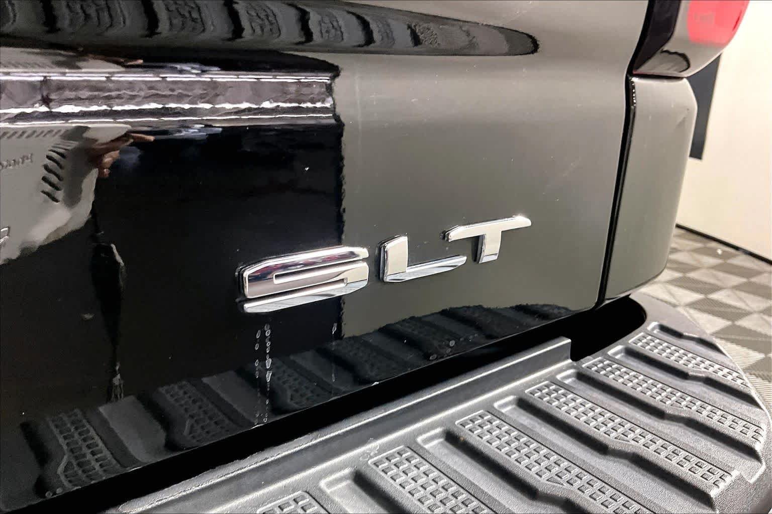 Used 2023 Onyx Black GMC SLT image 10