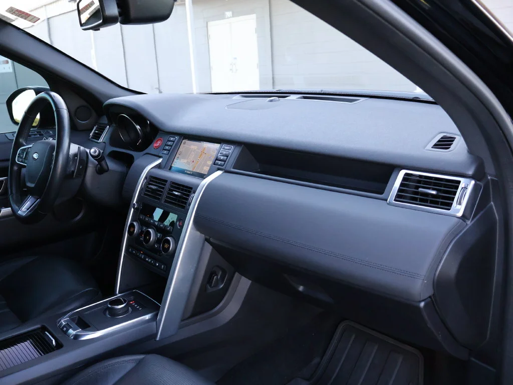 Used 2019  Land Rover  image 11