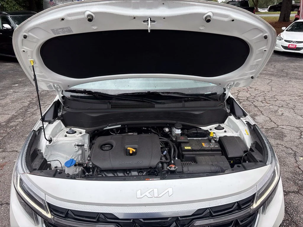 Used 2025 White Kia S image 11