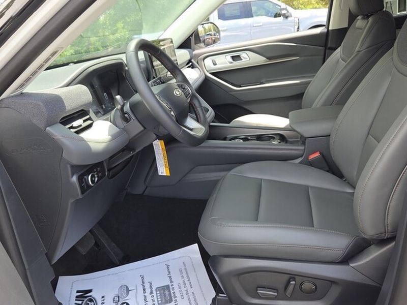 New 2026 Star White Metallic Tri-Coat Ford Active image 6
