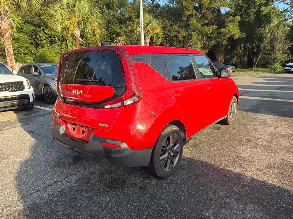 Used 2022 Inferno Red Kia EX image 4
