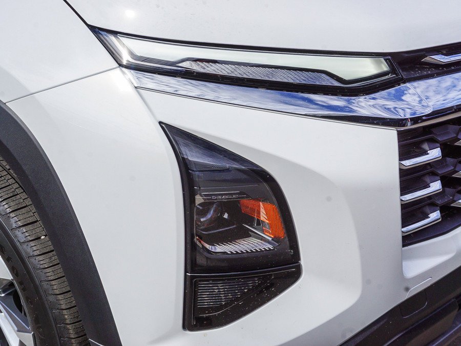 Used 2026 Summit White Chevrolet LT image 10