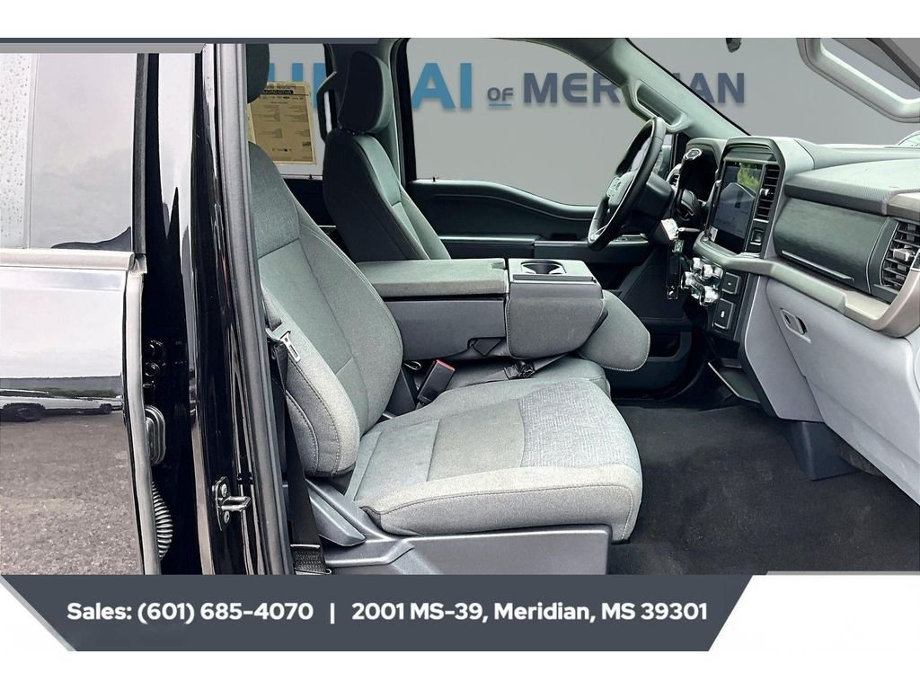 Used 2025 Agate Black Metallic Ford XLT image 6